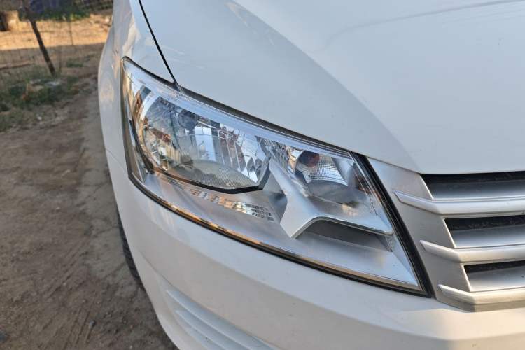 Used Volkswagen Santana 2015 1.4L Manual Fashion Edition Right Front Headlight