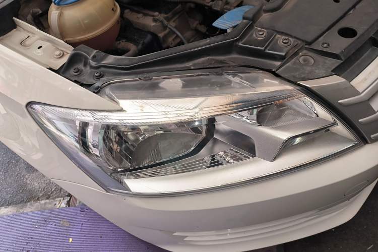 Used Volkswagen Santana 2015 1.4L Manual Fashion Edition Right Front Headlight