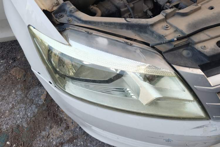 Used Volkswagen Santana 2015 1.6L Manual Fashion Edition Right Front Headlight