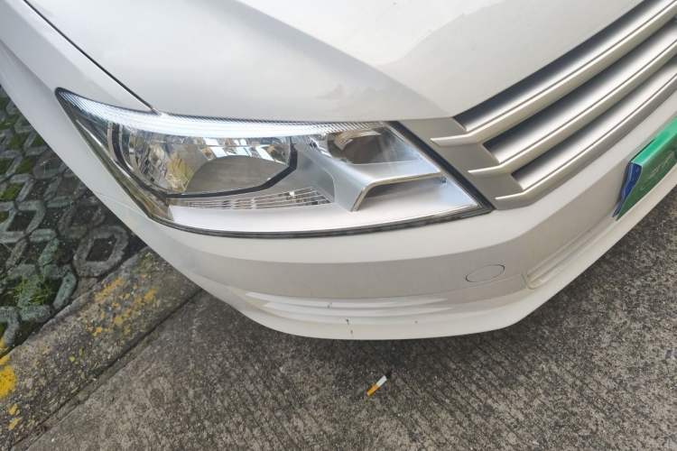 Used Volkswagen Santana 2015 1.6L Automatic Fashion Edition Right Front Headlight