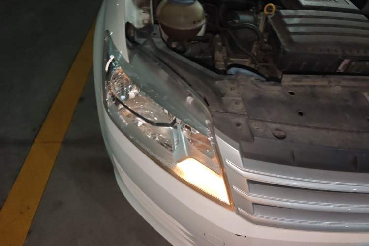 Used Volkswagen Santana 2015 1.6L Automatic Fashion Edition Right Front Headlight