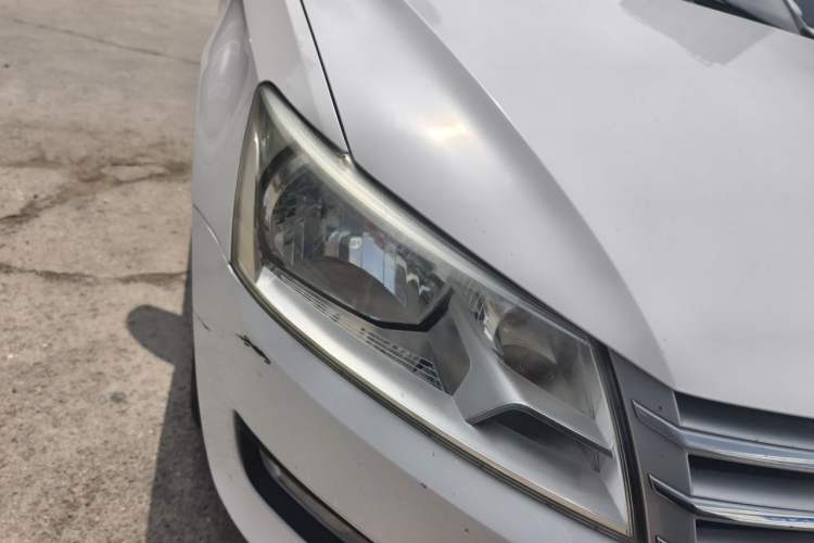 Used Volkswagen Santana 2015 1.6L Automatic Luxury Edition Right Front Headlight
