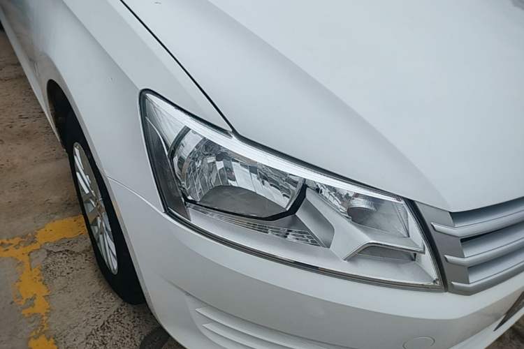 Used Volkswagen Santana 2015 1.4L Manual Fashion Edition Right Front Headlight