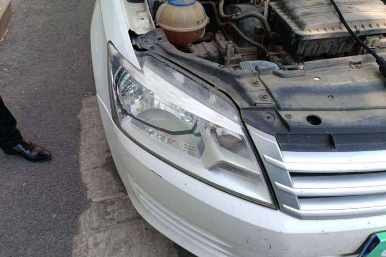 Used Volkswagen Santana 2015 1.6L Automatic Fashion Edition Right Front Headlight