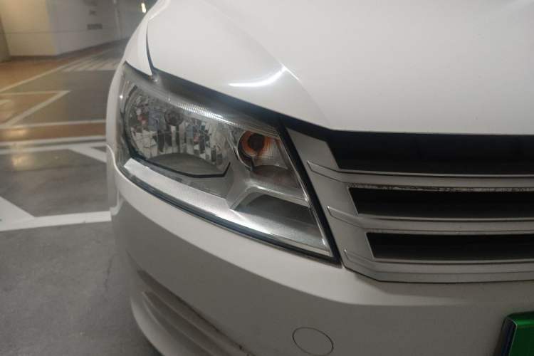 Used Volkswagen Santana 2015 1.6L Manual Fashion Edition Right Front Headlight