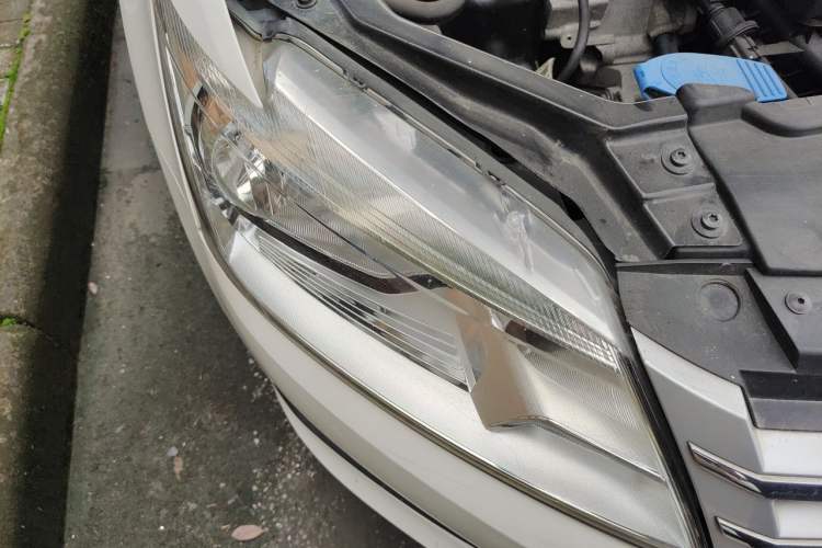 Used Volkswagen Santana 2015 1.6L Manual Comfort Edition Right Front Headlight