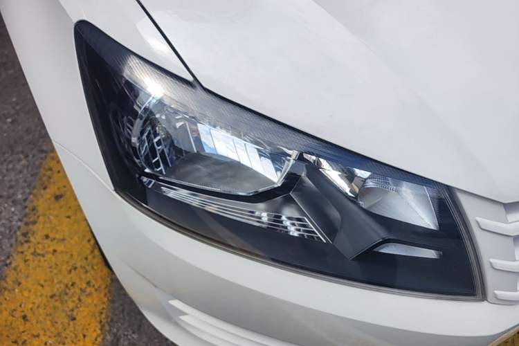 Used Volkswagen Santana 2015 1.6L Manual Fashion Edition Right Front Headlight