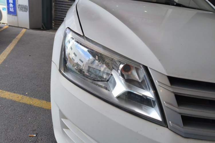 Used Volkswagen Santana 2015 1.6L Manual Fashion Edition Right Front Headlight