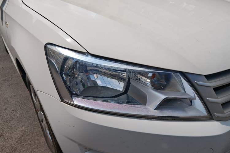 Used Volkswagen Santana 2015 1.4L Manual Fashion Edition Right Front Headlight