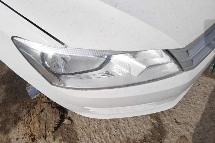 Used Volkswagen Santana 2015 1.6L Manual Fashion Edition Right Front Headlight