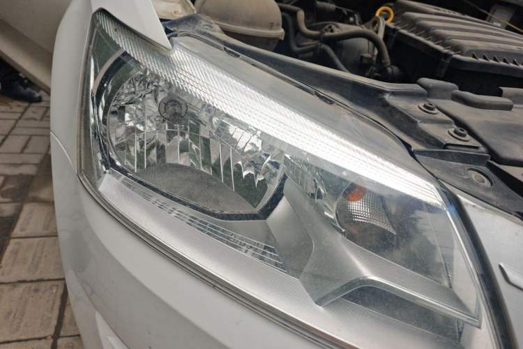 Used Volkswagen Santana 2015 1.4L Manual Fashion Edition Right Front Headlight