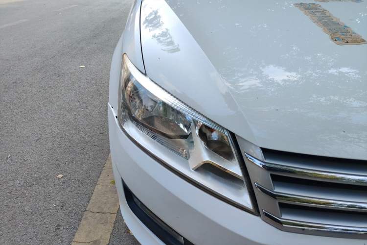 Used Volkswagen Santana 2015 1.6L Automatic Comfort Edition Right Front Headlight