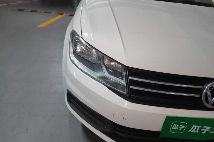 Used Volkswagen Santana 2015 HaoNa 1.6L Manual Fashion Edition Right Front Headlight
