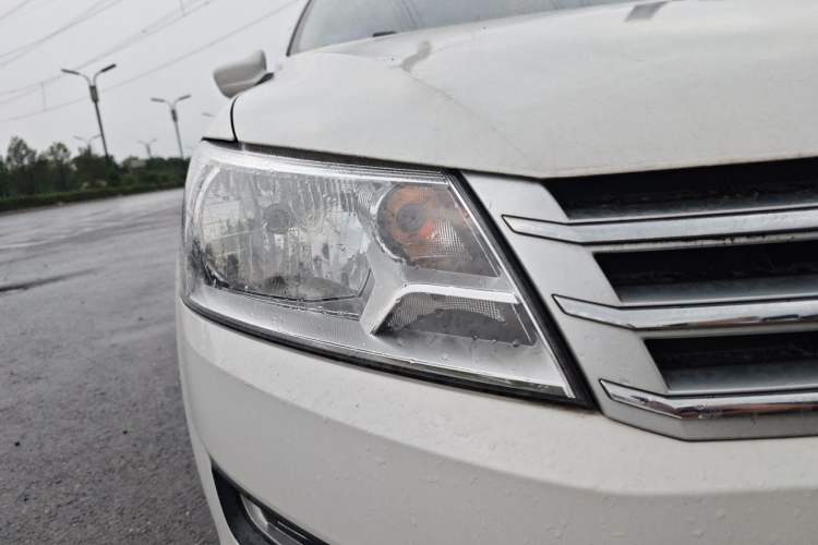 Used Volkswagen Santana 2015 1.6L Manual Comfort Edition Right Front Headlight