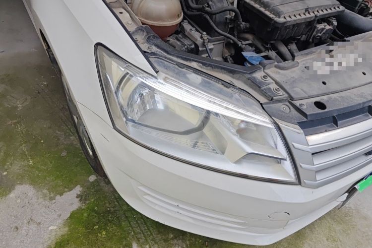 Used Volkswagen Santana 2015 1.6L Manual Fashion Edition Right Front Headlight