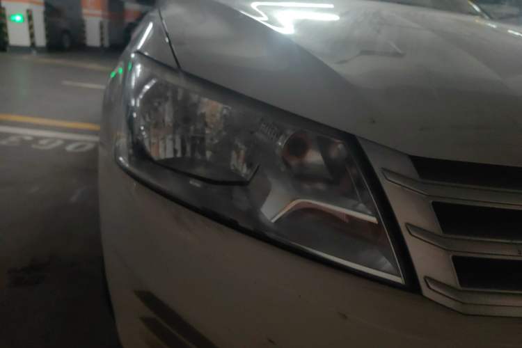 Used Volkswagen Santana 2015 1.4L Manual Fashion Edition Right Front Headlight
