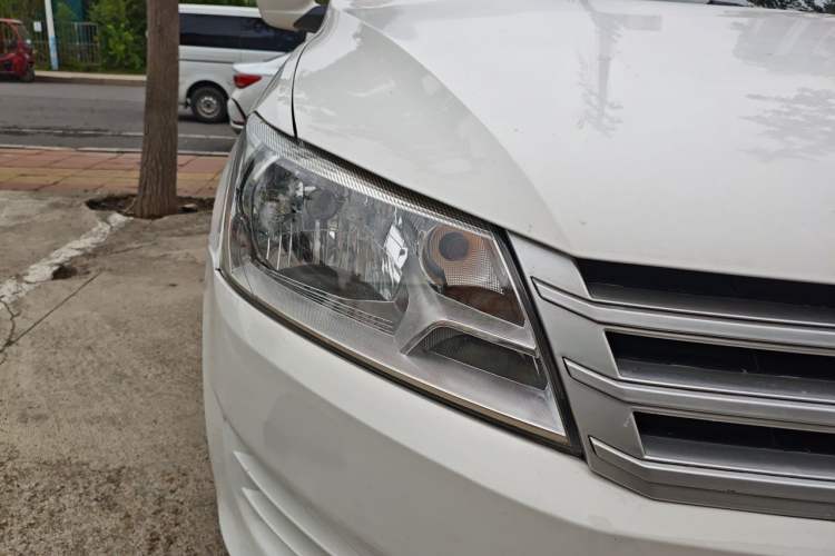 Used Volkswagen Santana 2015 1.4L Manual Fashion Edition Right Front Headlight