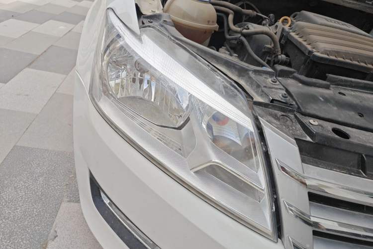 Used Volkswagen Santana 2015 1.6L Manual Comfort Edition Right Front Headlight