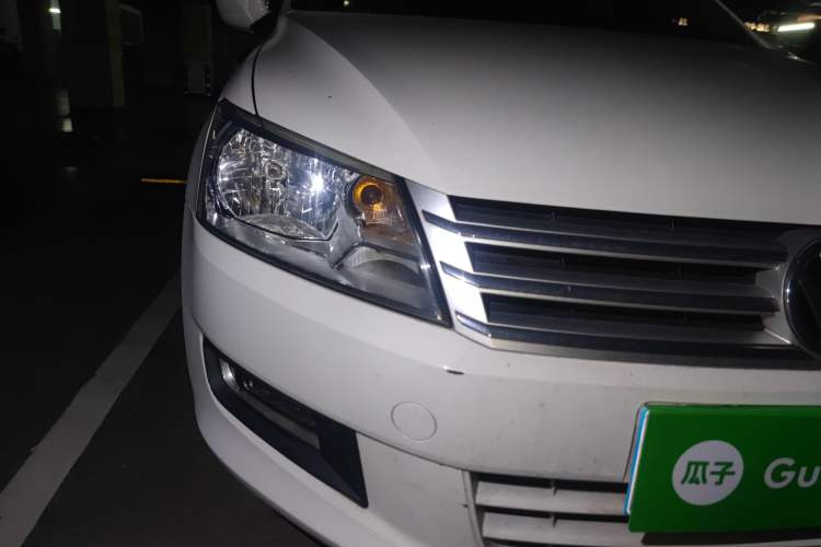 Used Volkswagen Santana 2015 1.6L Automatic Comfort Edition Right Front Headlight