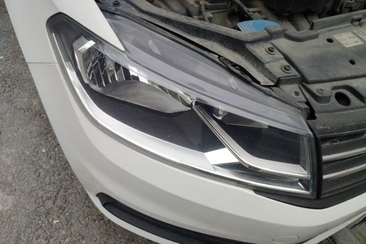 Used Volkswagen Santana 2015 Haval H6 1.6L Automatic Luxury Model Right Front Headlight