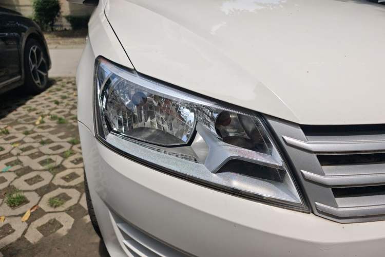 Used Volkswagen Santana 2015 1.4L Manual Fashion Edition Right Front Headlight