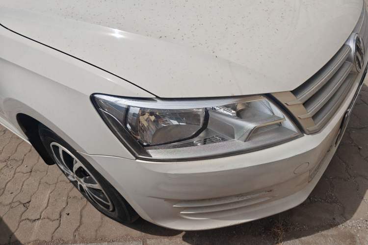 Used Volkswagen Santana 2015 1.6L Automatic Fashion Edition Right Front Headlight