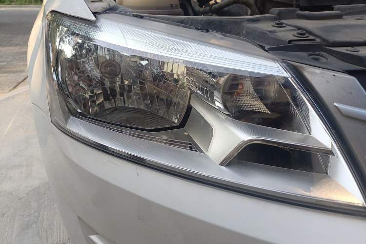 Used Volkswagen Santana 2015 1.6L Manual Fashion Edition Right Front Headlight