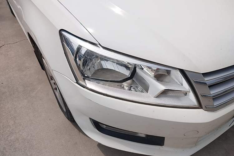 Used Volkswagen Santana 2015 1.6L Manual Comfort Edition Right Front Headlight