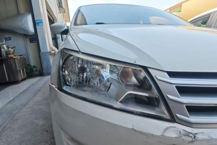 Used Volkswagen Santana 2015 1.6L Manual Fashion Edition Right Front Headlight