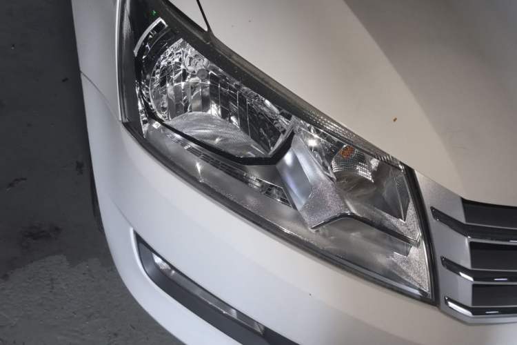 Used Volkswagen Santana 2015 1.4L Manual Comfort Edition Right Front Headlight