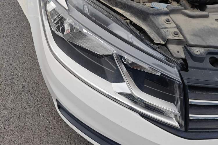 Used Volkswagen Santana 2015 Haval H6 1.6L Automatic Luxury Model Right Front Headlight