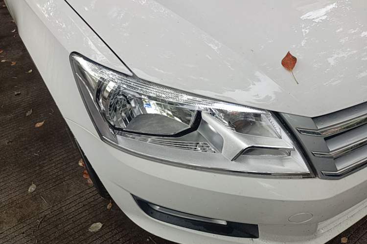 Used Volkswagen Santana 2015 1.6L Automatic Comfort Edition Right Front Headlight