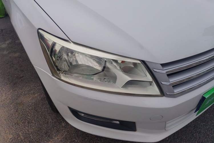 Used Volkswagen Santana 2015 1.4L Manual Comfort Edition Right Front Headlight