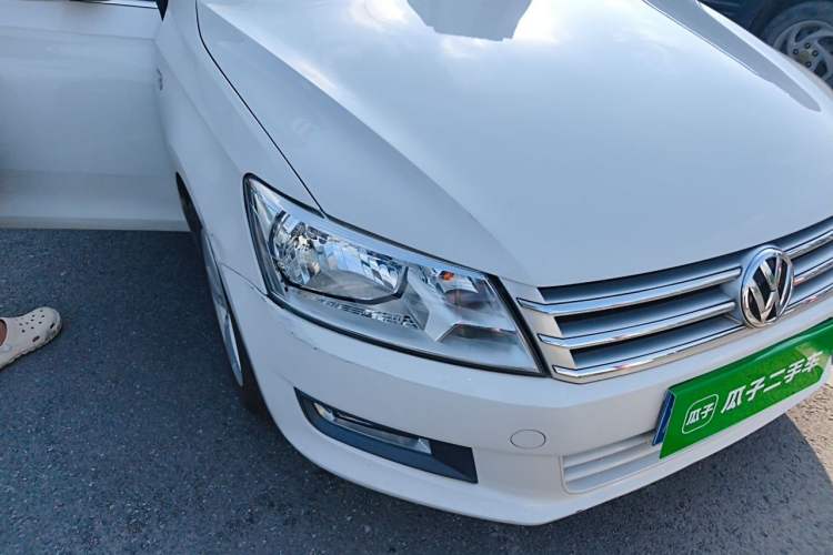 Used Volkswagen Santana 2015 1.6L Manual Fashion Edition Right Front Headlight