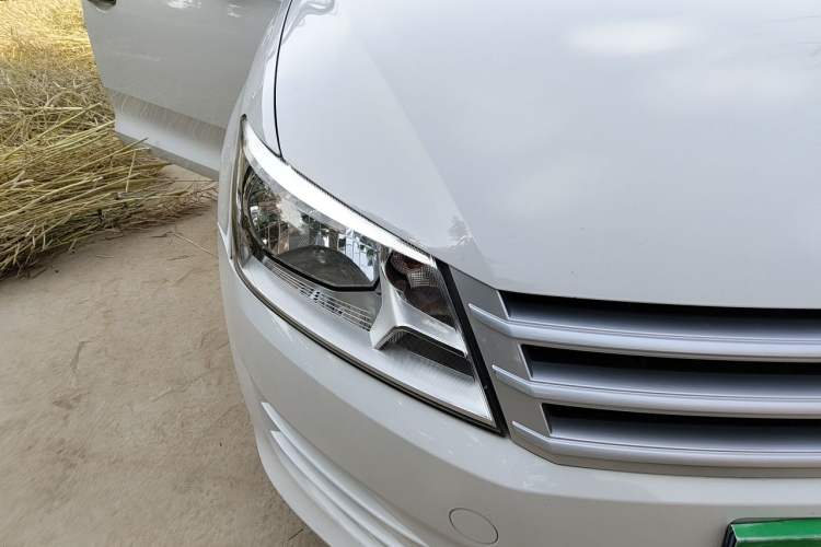Used Volkswagen Santana 2015 1.6L Manual Fashion Edition Right Front Headlight