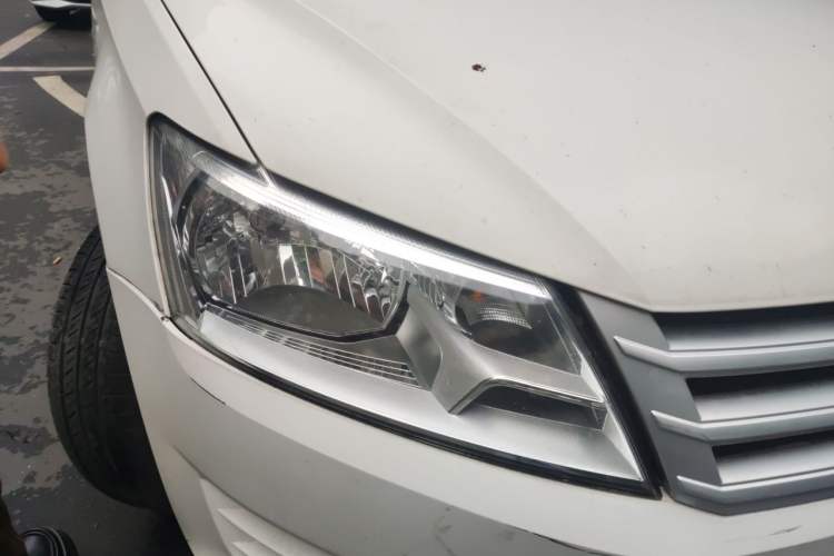 Used Volkswagen Santana 2015 1.6L Manual Fashion Edition Right Front Headlight