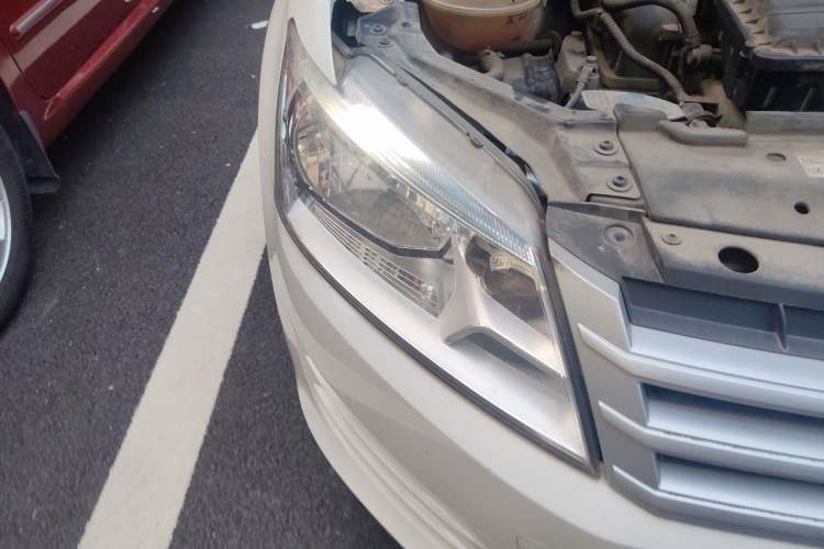 Used Volkswagen Santana 2015 1.6L Manual Fashion Edition Right Front Headlight