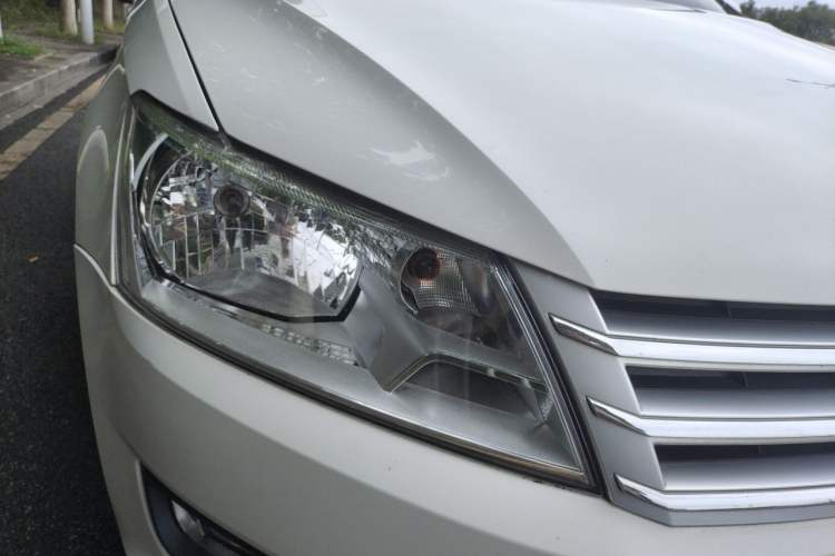 Used Volkswagen Santana 2015 1.6L Manual Comfort Edition Right Front Headlight