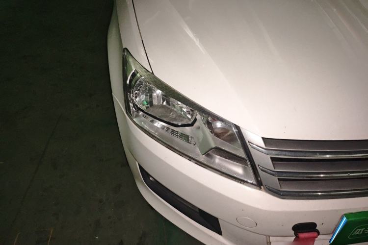 Used Volkswagen Santana 2015 1.6L Automatic Comfort Edition Right Front Headlight