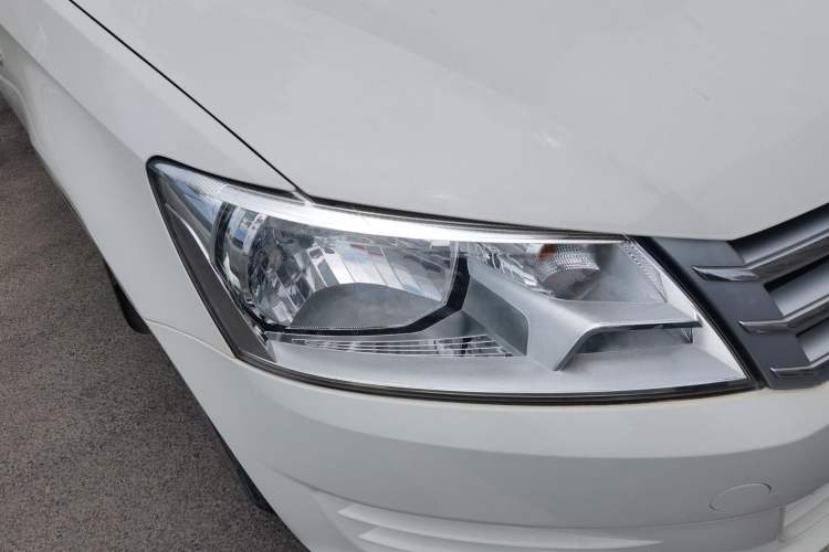 Used Volkswagen Santana 2015 1.6L Manual Fashion Edition Right Front Headlight