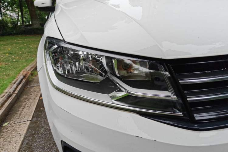 Used Volkswagen Santana 2015 Haval H6 1.6L Automatic Luxury Model Right Front Headlight