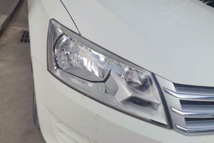Used Volkswagen Santana 2015 1.4L Manual Fashion Edition Right Front Headlight