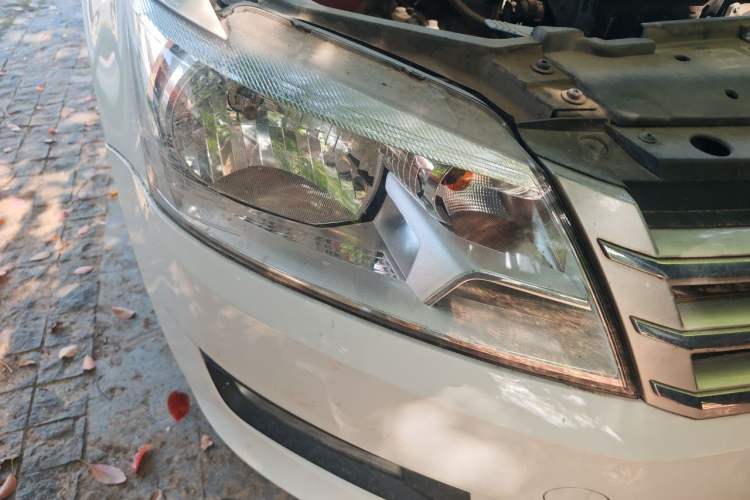 Used Volkswagen Santana 2015 1.6L Manual Comfort Edition Right Front Headlight