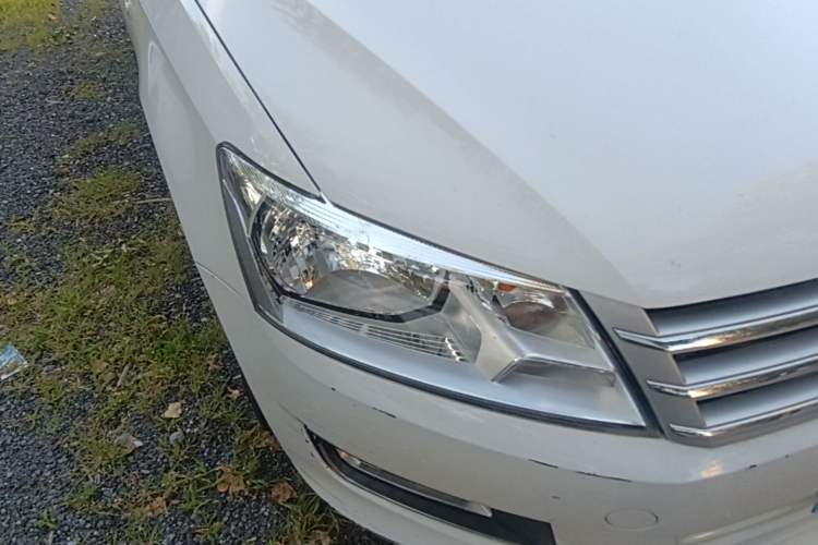 Used Volkswagen Santana 2015 1.6L Automatic Luxury Edition Right Front Headlight