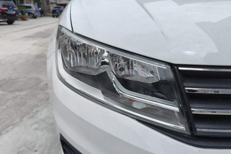 Used Volkswagen Santana 2015 Haval H6 1.6L Automatic Comfort Model Right Front Headlight