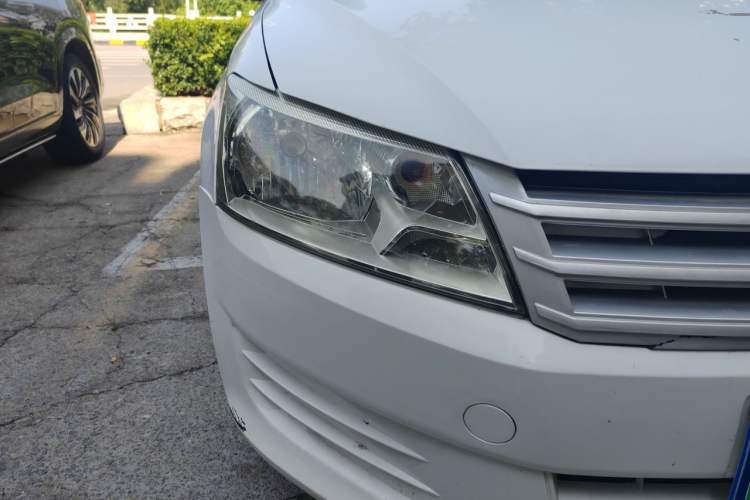 Used Volkswagen Santana 2015 1.6L Manual Fashion Edition Right Front Headlight