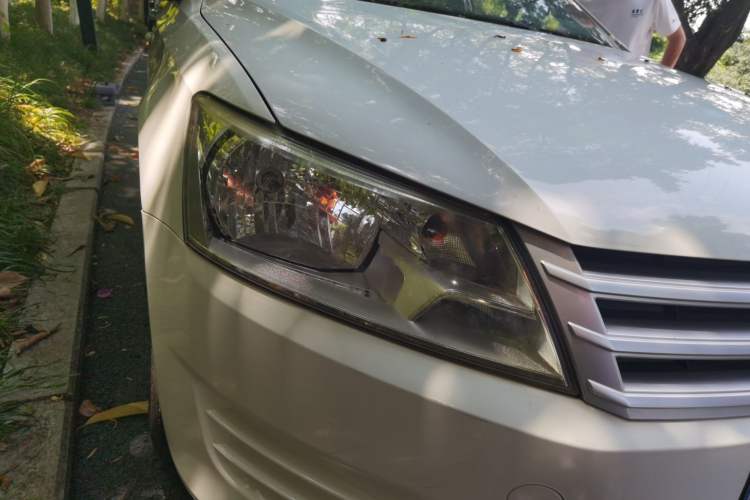 Used Volkswagen Santana 2015 1.6L Automatic Fashion Edition Right Front Headlight