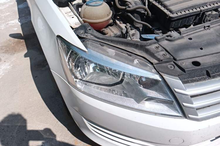 Used Volkswagen Santana 2015 1.6L Manual Fashion Edition Right Front Headlight