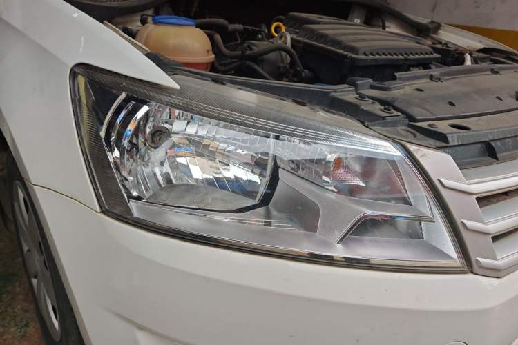 Used Volkswagen Santana 2015 1.6L Manual Fashion Edition Right Front Headlight