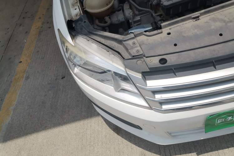 Used Volkswagen Santana 2015 1.6L Automatic Comfort Edition Right Front Headlight